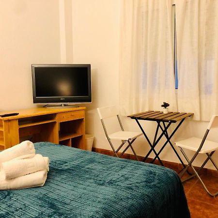 Low Cost Rooms Malaga River Buitenkant foto