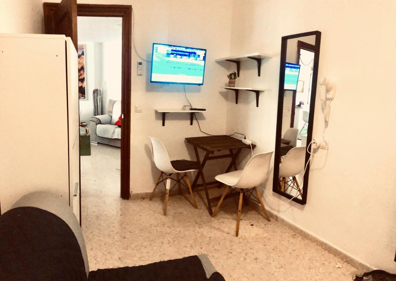 Low Cost Rooms Malaga River Buitenkant foto