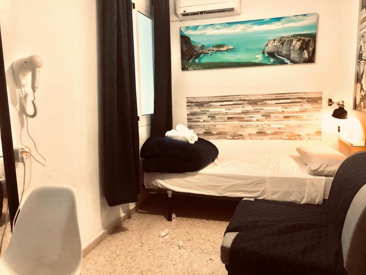 Low Cost Rooms Malaga River Buitenkant foto