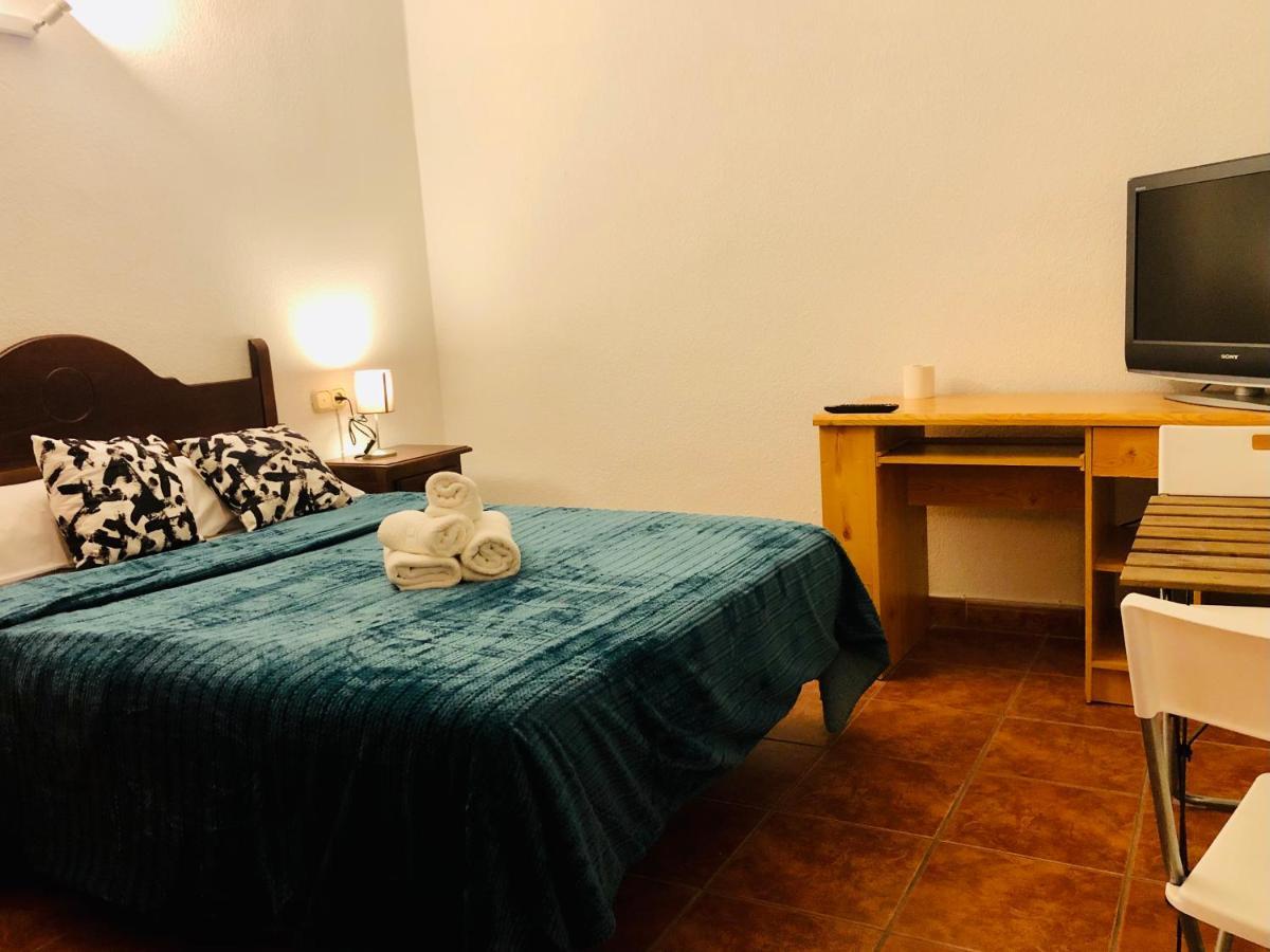 Low Cost Rooms Malaga River Buitenkant foto