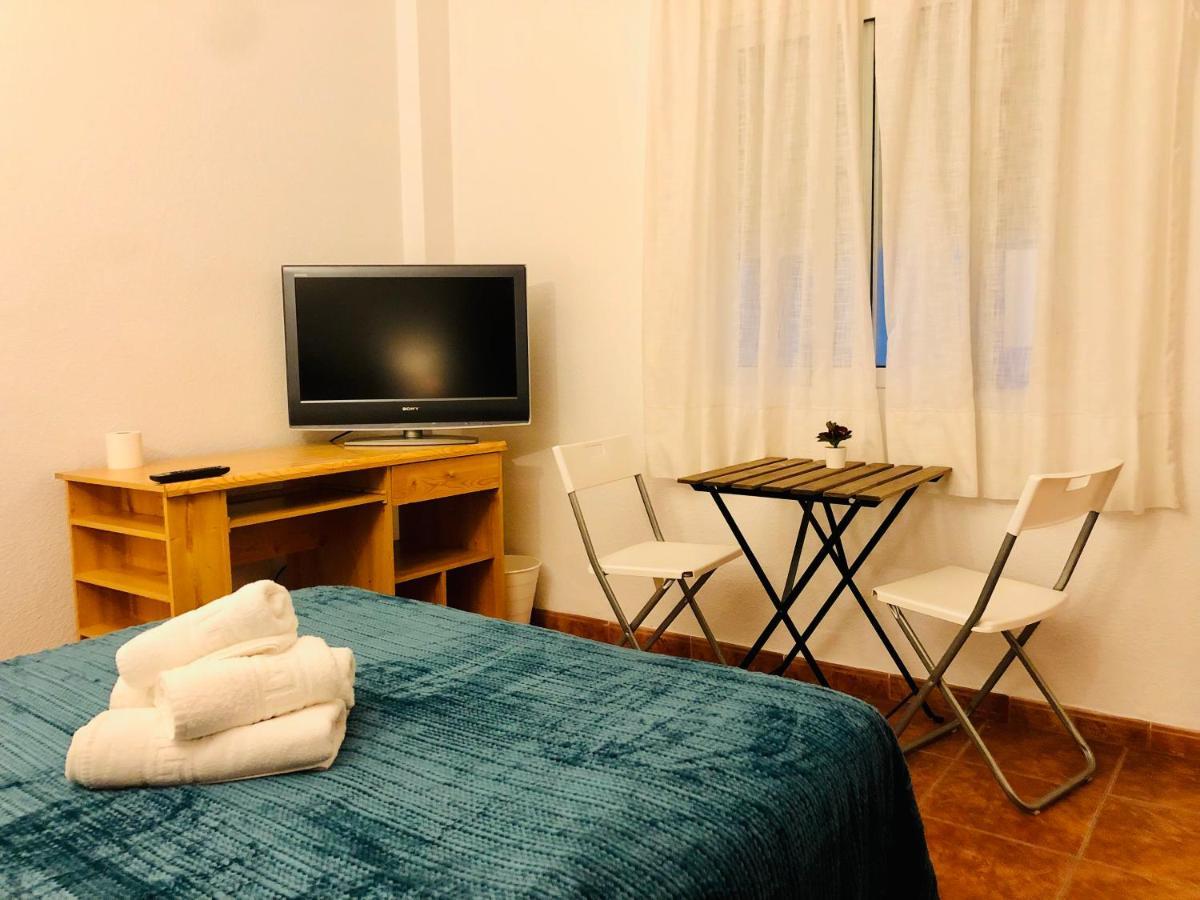 Low Cost Rooms Malaga River Buitenkant foto