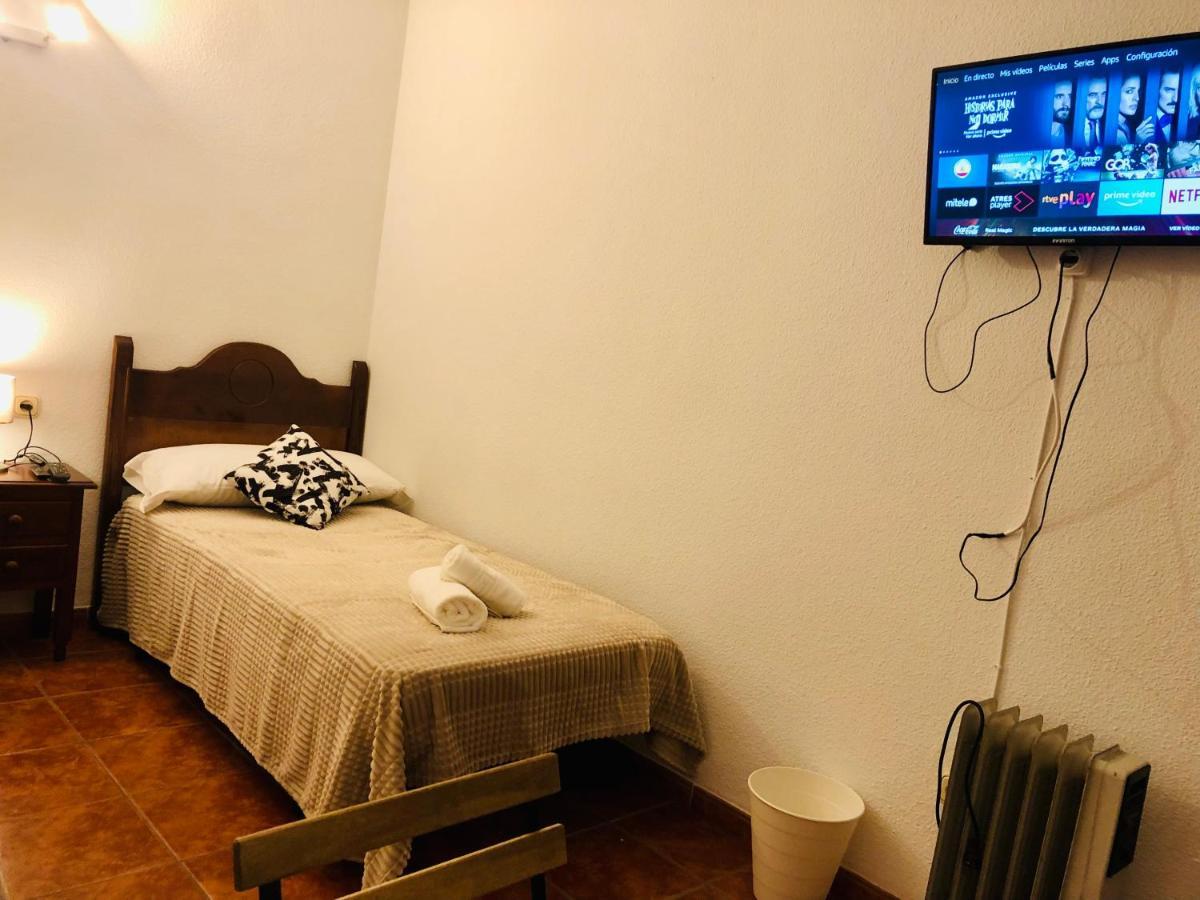 Low Cost Rooms Malaga River Buitenkant foto