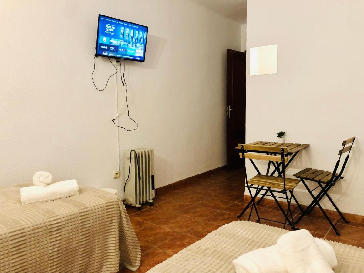 Low Cost Rooms Malaga River Buitenkant foto