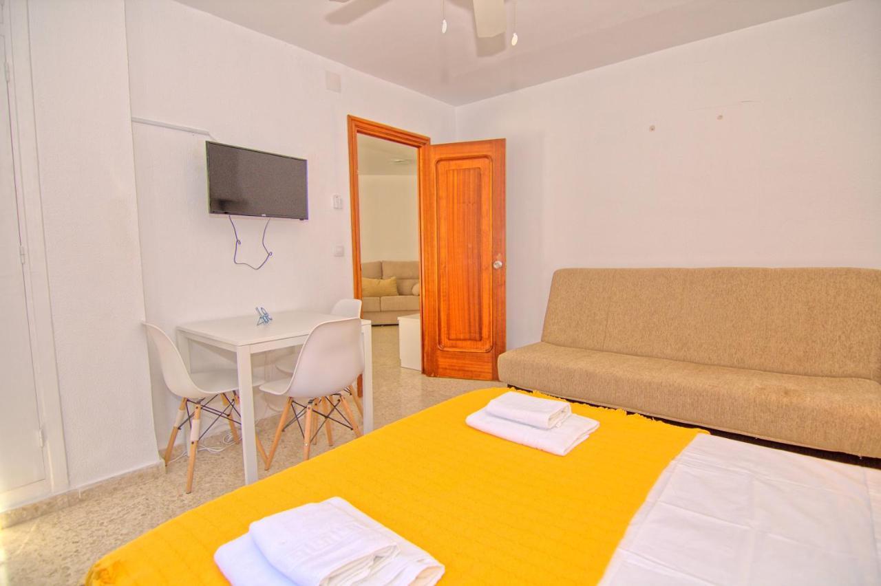 Low Cost Rooms Malaga River Buitenkant foto
