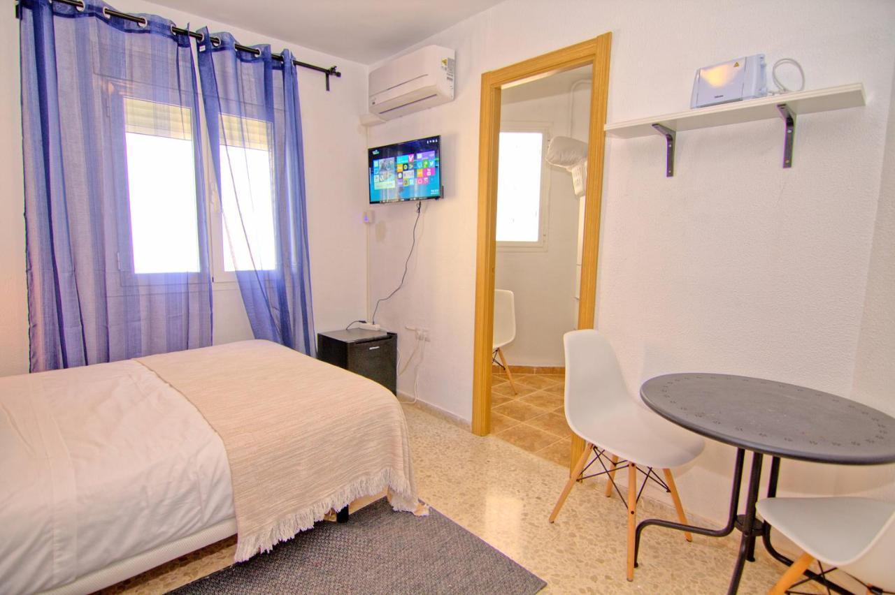 Low Cost Rooms Malaga River Buitenkant foto